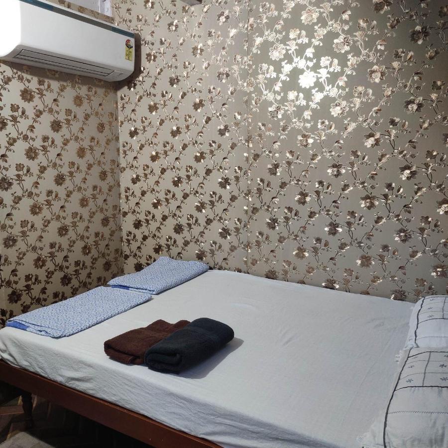 Ira Homestay Mathura - Divine Spiritual Stay Room photo