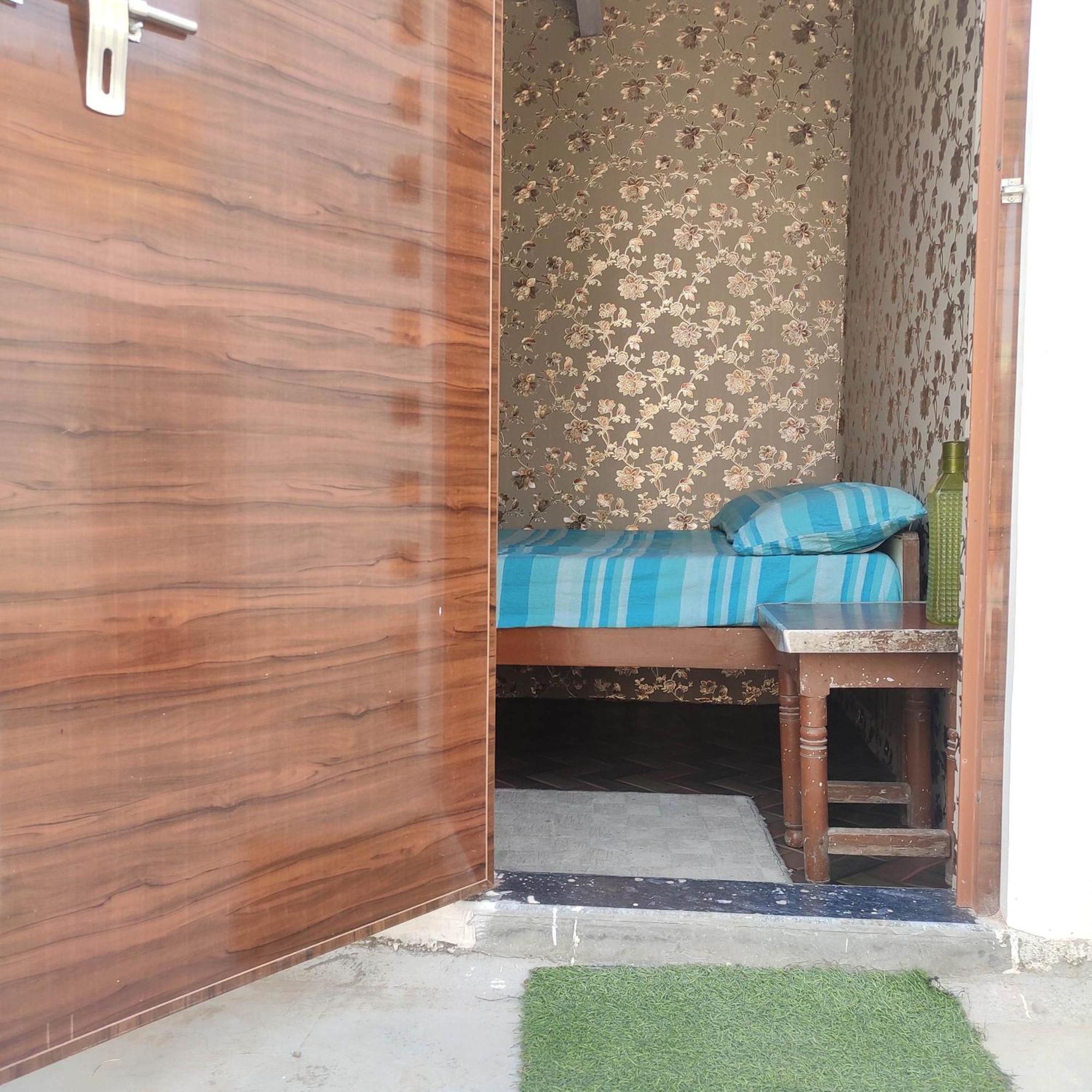 Ira Homestay Mathura - Divine Spiritual Stay Room photo