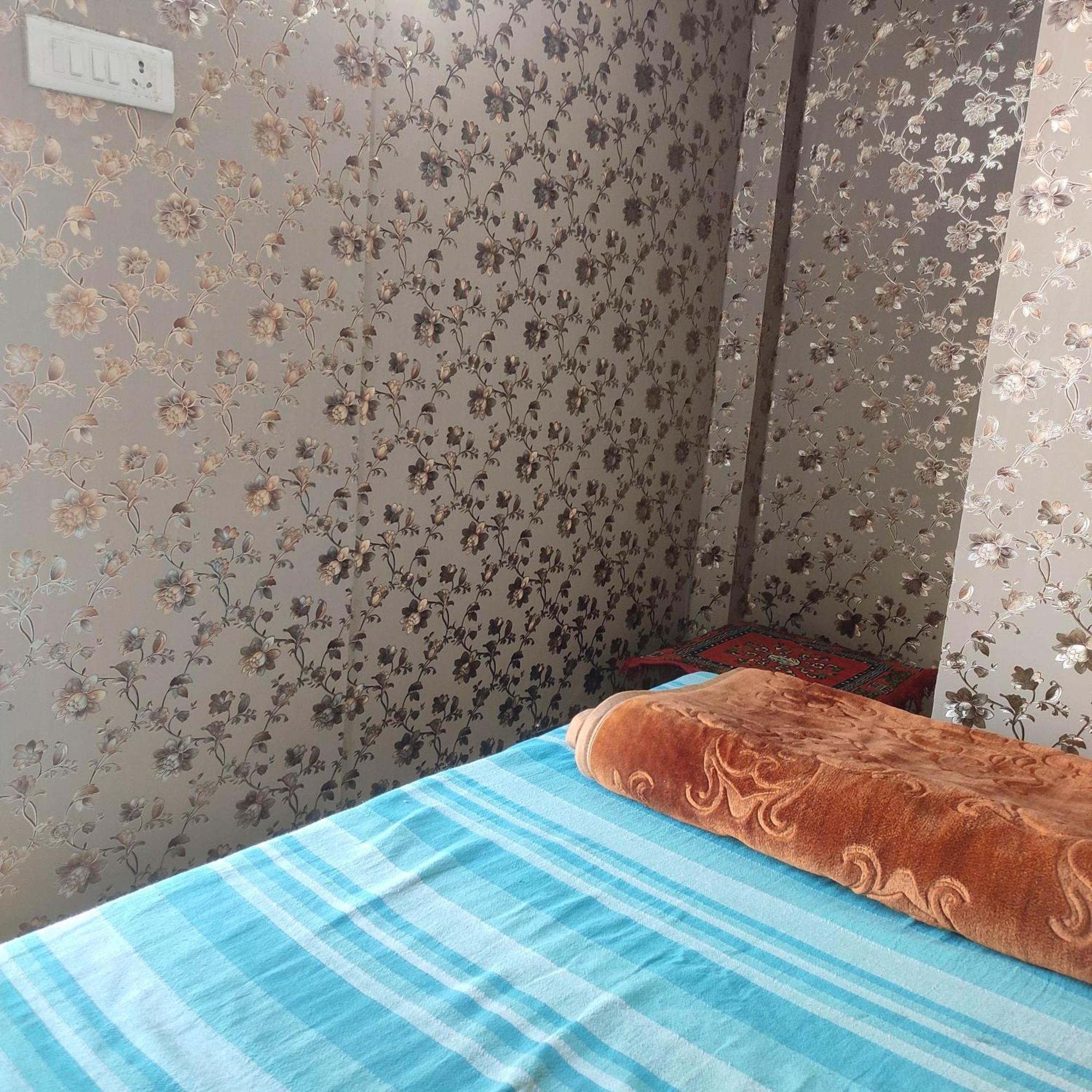 Ira Homestay Mathura - Divine Spiritual Stay Room photo